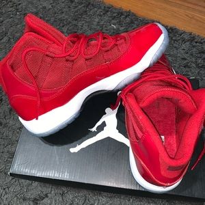 Win like 96 retro 11 size 5.5